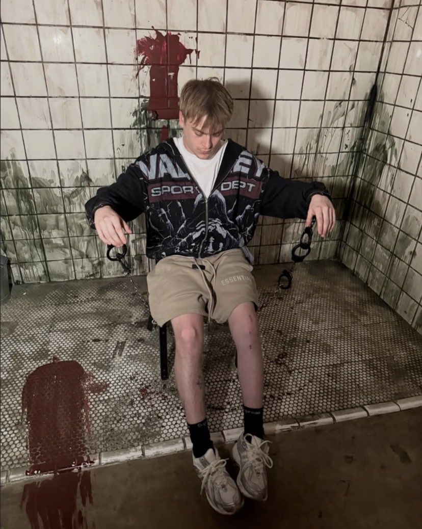 Ernukilol's tweet photo. Well at least Klein got revenge 👻✌️ https://t.co/OkZWoPIAPw