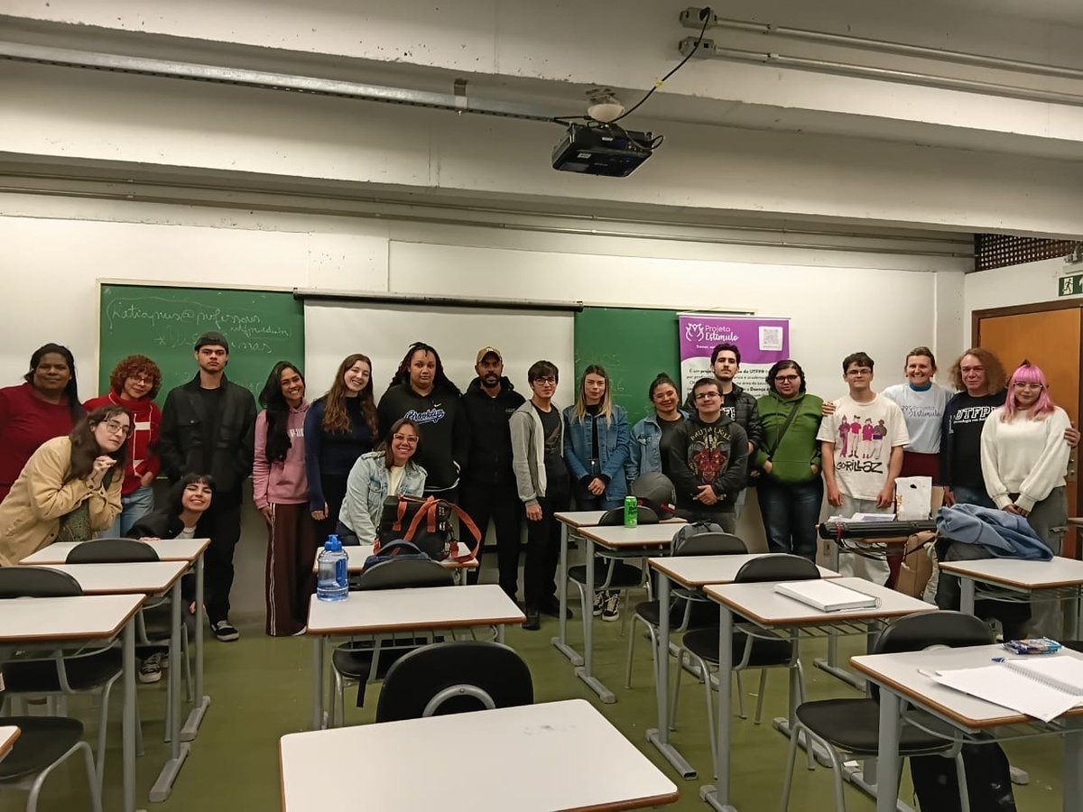 projetoestimulo's tweet photo. 🌱 No dia 17/09, o Projeto Estímulo participou de uma roda de conversa com os estudantes do 1º período de Tecnologia em Radiologia da UTFPR, na disciplina de Introdução à Radiologia, com a Prof.ª Akemi. 💛

Um momento de diálogo, troca de experiências e extensão universitária! https://t.co/mxKa4mYWCA