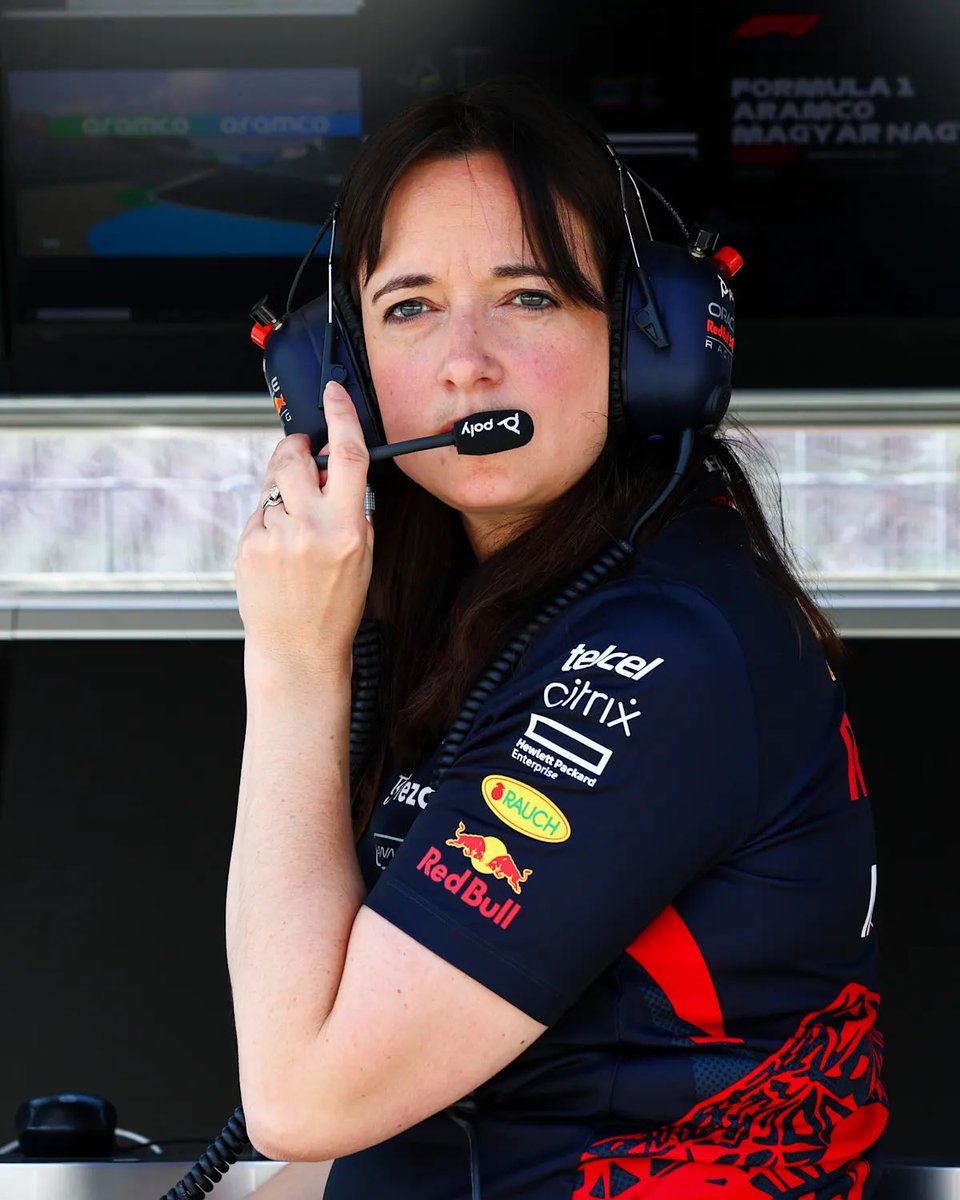 bruh_lette's tweet photo. *incorrect buzzer*
these are girls in F1 Academy!
here’s what women in f1 look like https://t.co/oVJ6wfW0cc