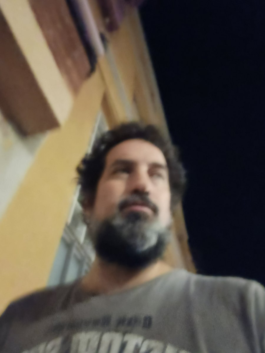 PuzzleCaotico's tweet photo. Autoretratos de un hombre confundido. https://t.co/OtUjl3qVYy