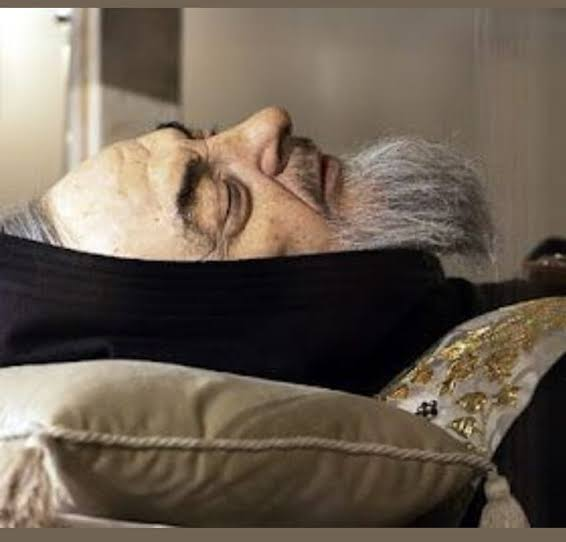 FrUgochukwu's tweet photo. This is a photograph of the incorruptible body of Padre Pio exhumed on March 2, 2008, 40 years after his death on September 23, 1968. https://t.co/VesMyszJ7R