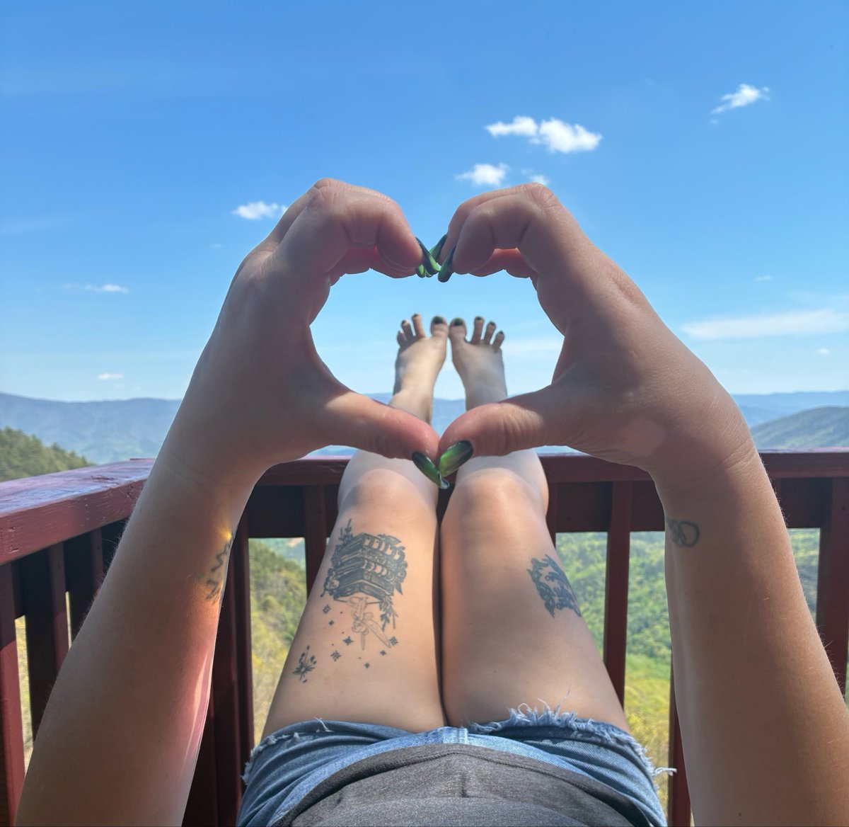 findomLadyLinz's tweet photo. @Casualfeet1 Mines aesthetic 💘 https://t.co/PqFdCaDadd