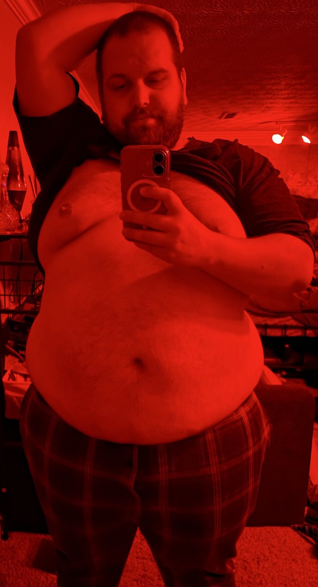 Blah_Blah_itsG's tweet photo. Red hot tummy Tuesday https://t.co/yyAoFSsuuC