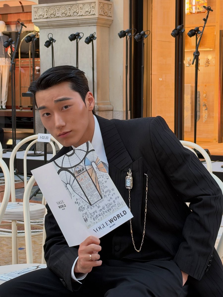 ATEEZUD's tweet photo. [📷] SAN at Vogue World 2026

CHOI SAN AT VOGUE WORLD 
#SANxDOLCEGABBANA #SANxVOGUEWORLD #CHOISAN #산 @dolcegabbana @voguemagazine https://t.co/j6PZ8OYzdx