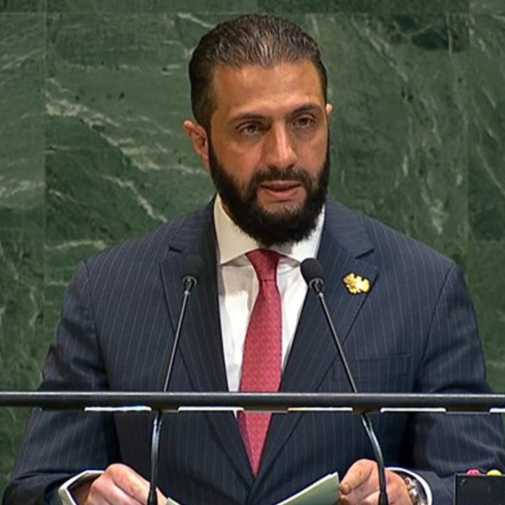 ConflictTR's tweet photo. Suriye Devlet Başkanı Ahmed el-Şara:

Golan Tepeleri, BM tarafından tanınan Suriye toprağıdır.

Bu topraklar ve kime ait oldukları konusunda herhangi bir tartışma söz konusu değildir. https://t.co/RK53MP0FQi