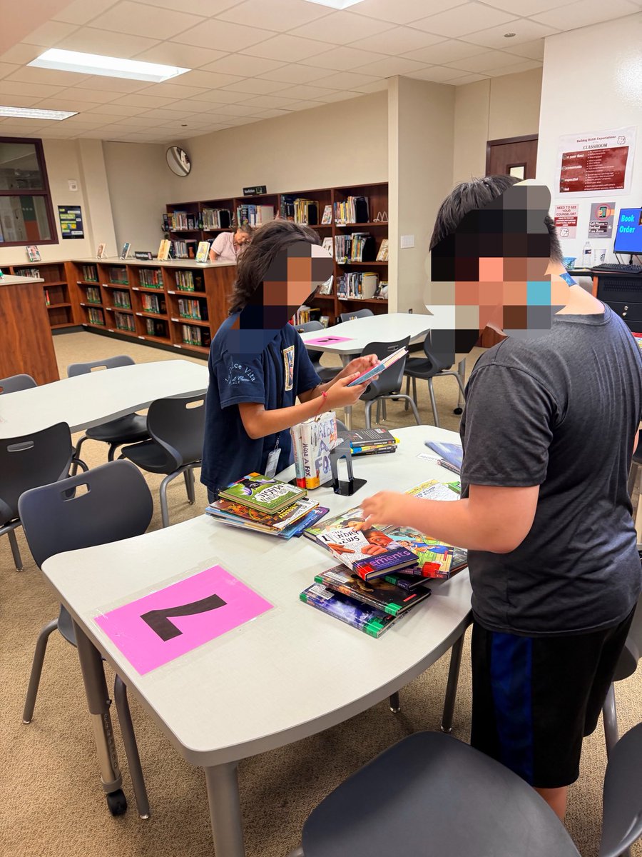 BeckJHLibrary's tweet photo. Alphabetizing and book hunting! Fun lessons with books in the library. @BeckJuniorHigh @katy_libraries @librarianerh #katylibraries https://t.co/p4spcIeuxf