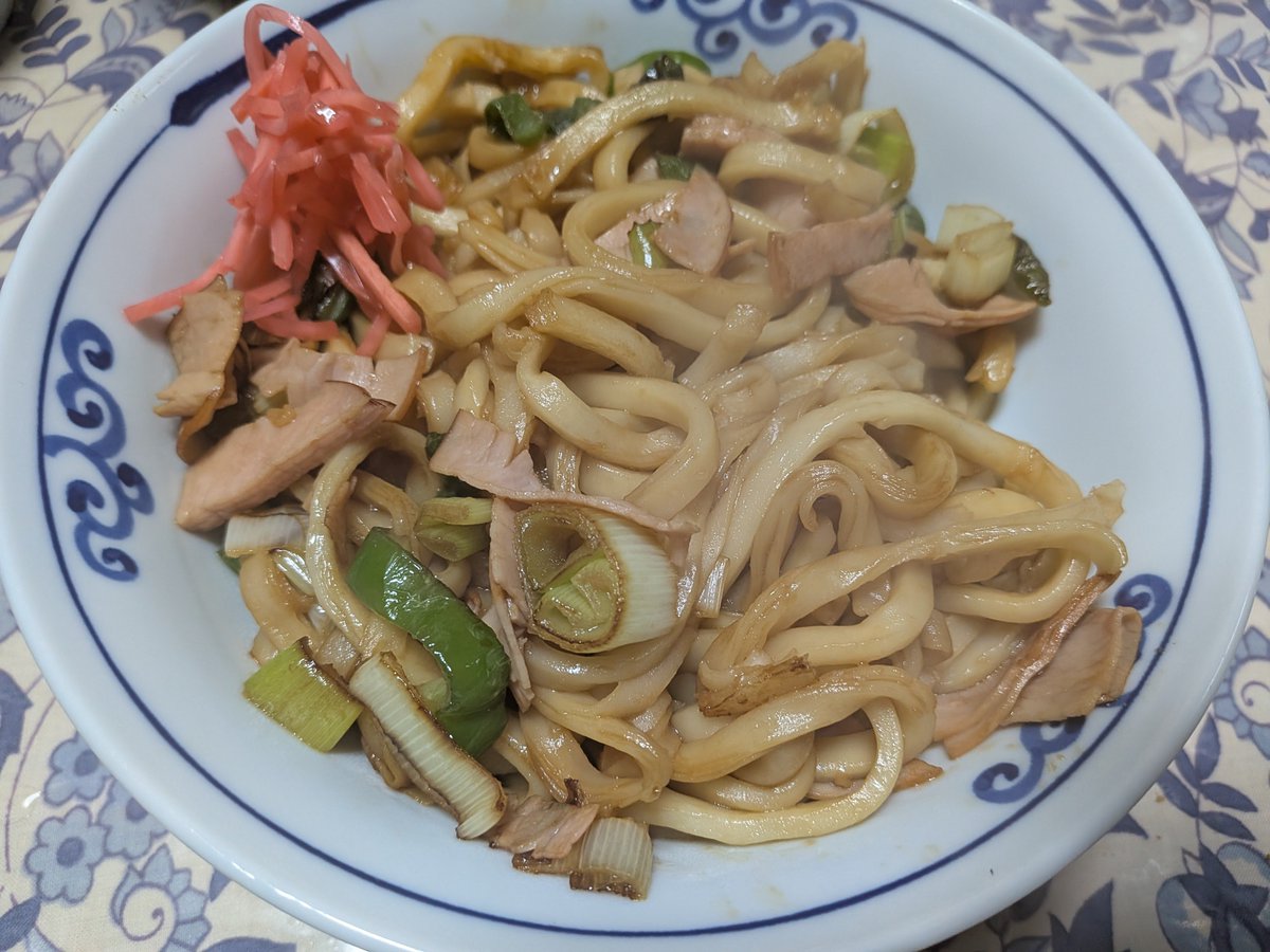 dxkouchin's tweet photo. おはようございます😃

そういえば
資さんうどんって
うどん屋では珍しく
焼きうどんあるよね〜いつも混んで中々いけないから頼んだこと無いけど
多分俺作ったのより万倍美味しんだと思う🥹

食べてみたい https://t.co/XxBb2MItYt