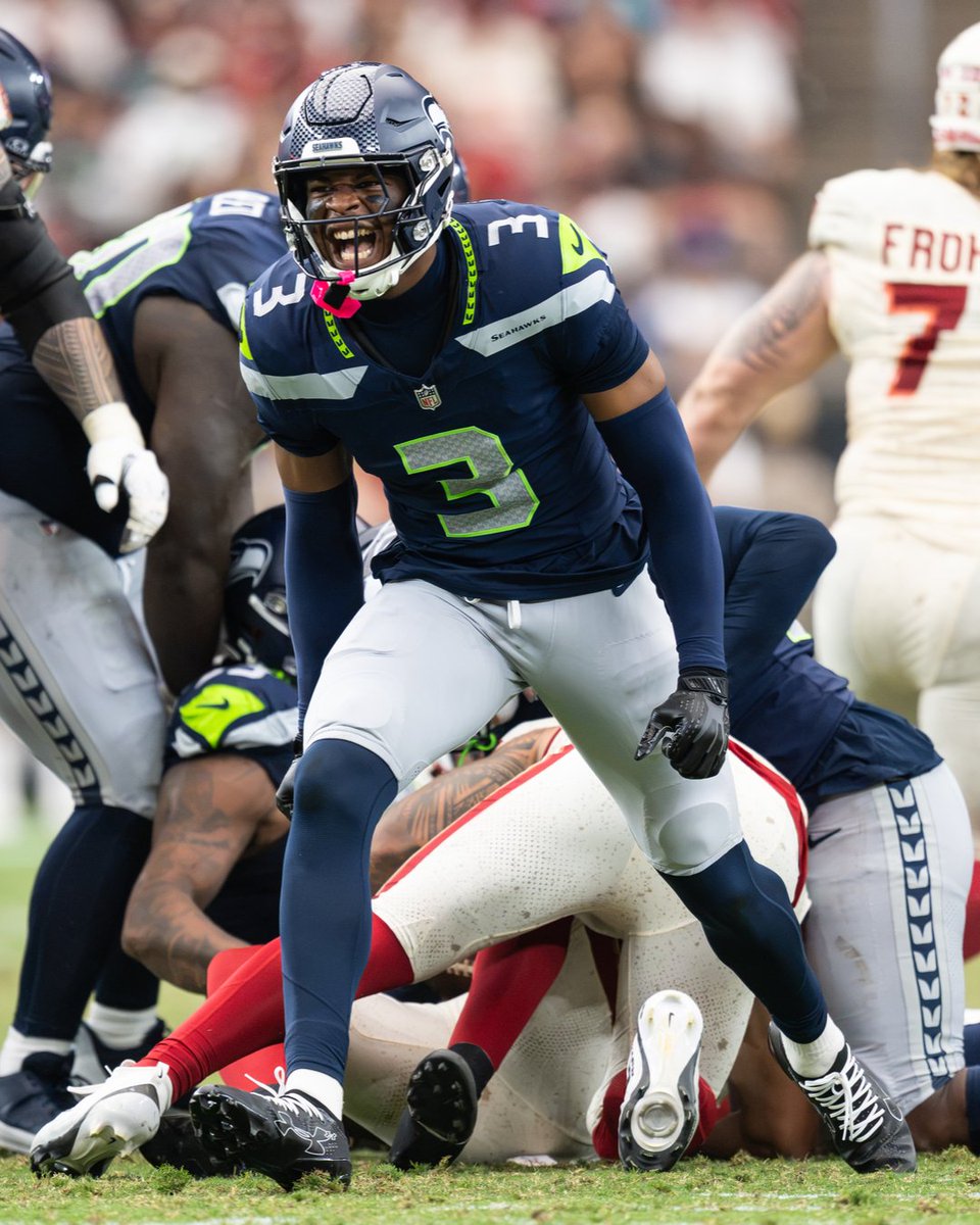 Seahawks's tweet photo. Behind the scenes of Week 2.

More photos » https://t.co/Sok3Medb8y https://t.co/AUOmPvrcdY