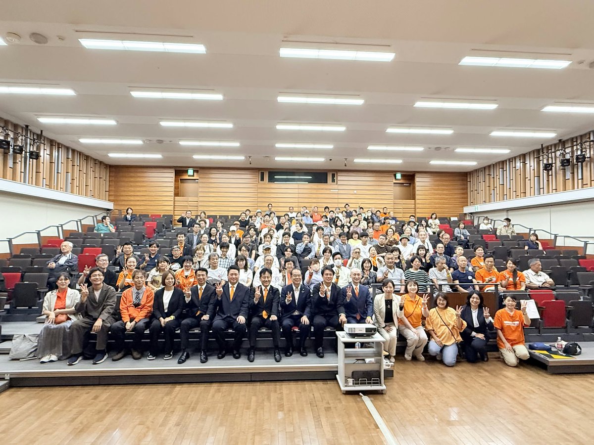 DewaKenichi's tweet photo. 【街頭演説会＆タウンミーティング】
昨日は南千里駅前にて、参政党の街頭演説会と、タウンミーティング『食料品だけ消費税1％が世紀の大愚策である理由』講師:あんどう裕幹事長　に参加してまいりました。
街頭演説会、タウンミーティングにご来場いただきました皆さま、誠にありがとうございました。 https://t.co/IGOP7jxUR3