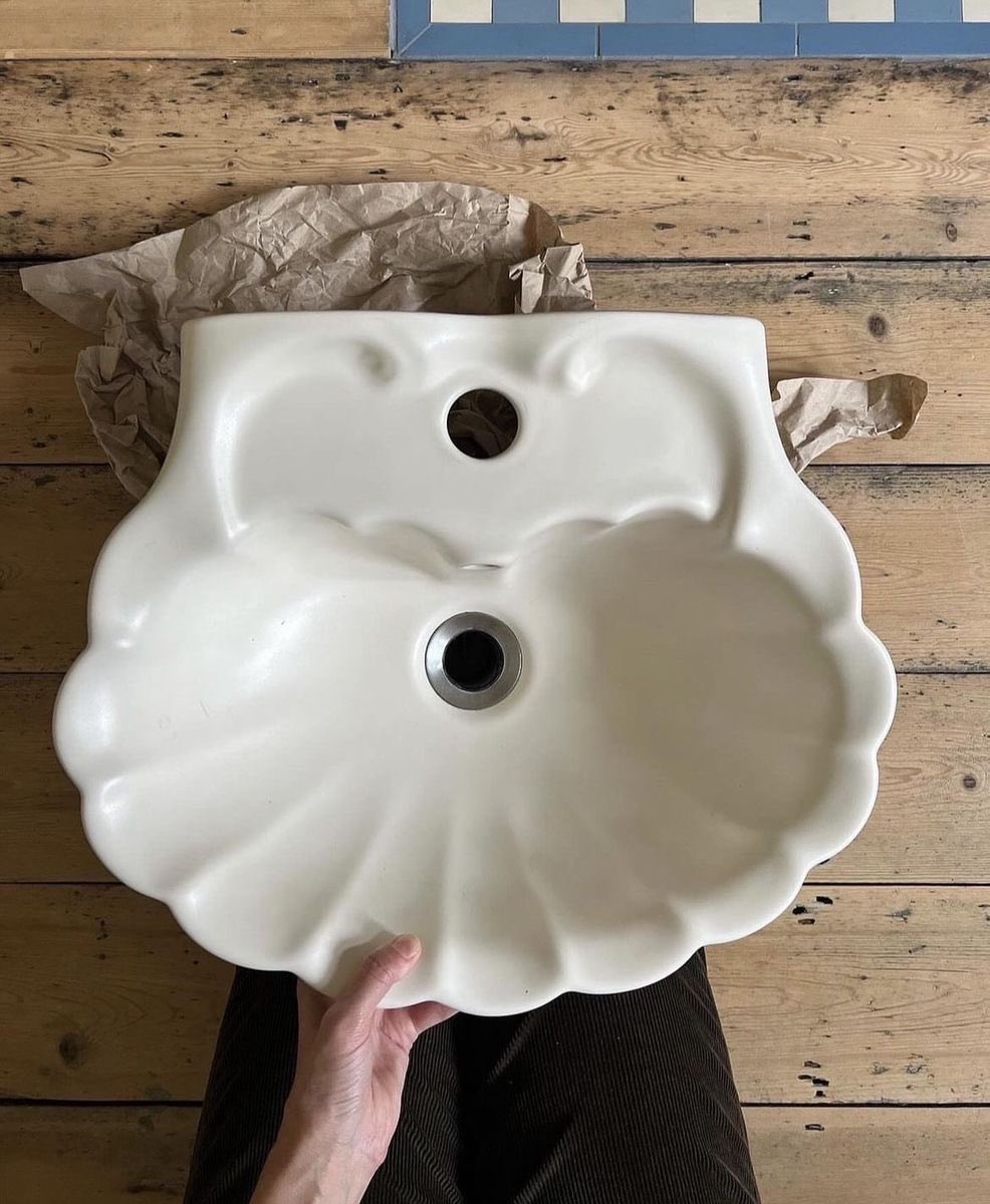 300moods's tweet photo. a girls dream basin https://t.co/19YdOQMXvC