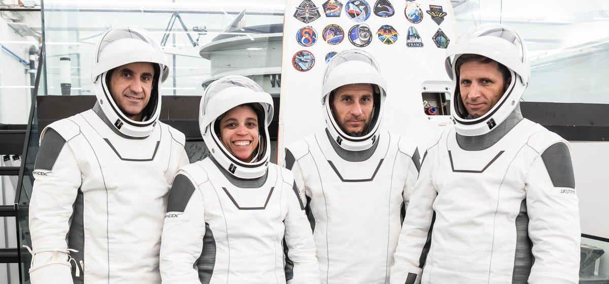 InterestingRadR's tweet photo. Crew-13 is now targeting Oct. 1 for launch.

@NASA and @SpaceX will send the four-person crew to the @Space_Station aboard Dragon and Falcon 9 for a long-duration mission in orbit.

The earliest launch opportunity is 11:10 a.m. ET. https://t.co/Lx7LWa1WJC