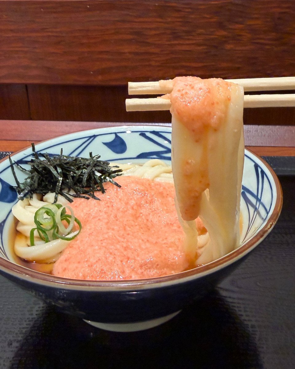 UdonMarugame's tweet photo. 季節限定で販売中の #明太とろろぶっかけうどん は、旨み豊かな「明太子」と、とろーりなめらかな「とろろ」が混ざった、まろやかな食感が特長な一杯🥢
最初から最後まで、さっぱりとのど越しよくお楽しみいただけます♪
#丸亀製麺 https://t.co/neJNU4Eqi8