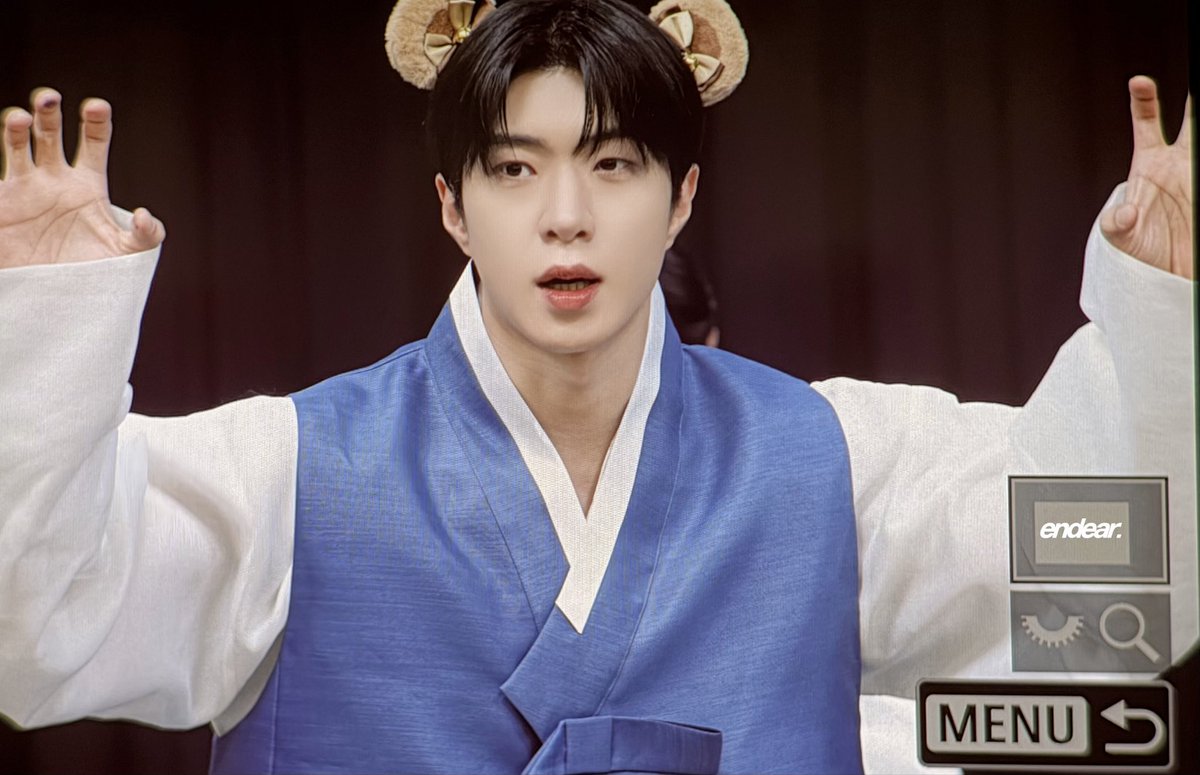 endearO123's tweet photo. 260922 사운드웨이브 대면 preview 
#와이엇 #WYATT #온앤오프 #ONF 
   
엇곰이와 엇죽이 https://t.co/zQSRnNbeiT