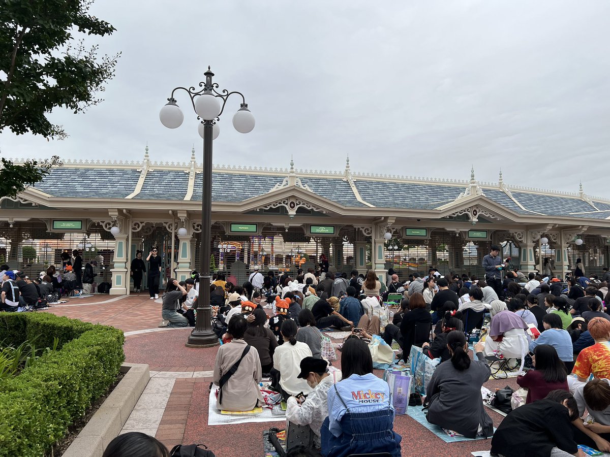 maruquest3's tweet photo. 昨日はあんなに暑くて暑くて熱中症なりそうフラフラって感じやったのに…
肌寒い((((；ﾟДﾟ)))) 薄い長袖ではちょっとしんどい https://t.co/DG1MiXyBam