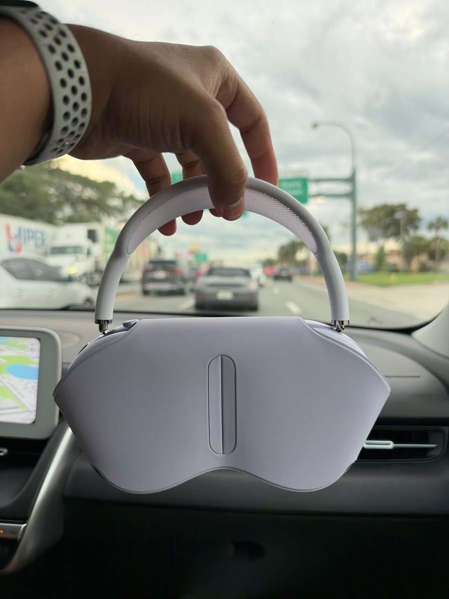 samcamachoh's tweet photo. The wife picked up the AirPods Max 2 in Purple and man this is a pretty color. I personally don’t have a pair of these but it’s tempting. I think I’m gonna get the @beatsbydre 360s tho https://t.co/tKYkmjriRu