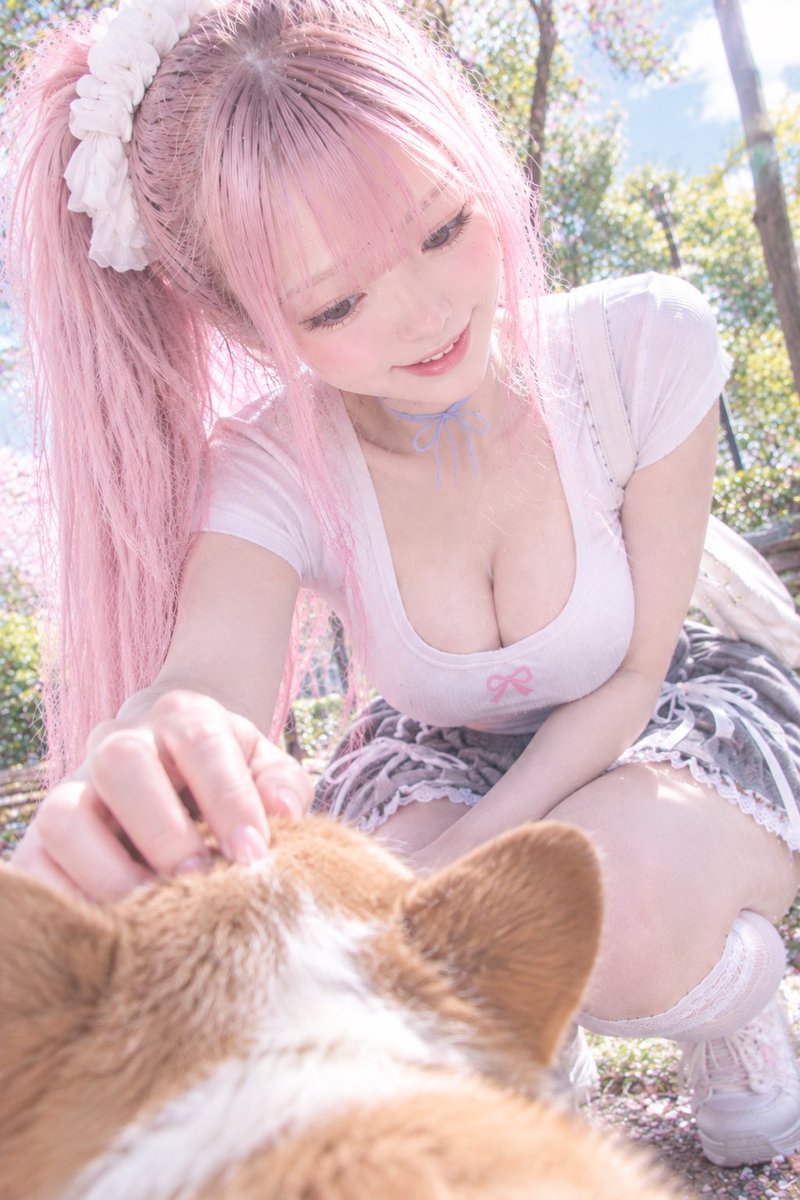 AInootonatlri's tweet photo. 公園で可愛いコーギーちゃんに出会った🐶💕🌸

「わぁ、かわいい〜！」って近づいたら、

すっかり仲良くなっちゃった☺️🩷

いっぱい撫でてあげたら、なんだかこっちまで癒された〜✨

#AI美女 #AI女子 #AI彼女 #AIart #AIphoto #AI画像 https://t.co/inGI2JhiYs