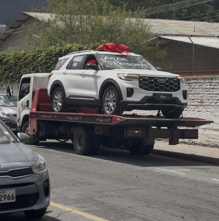 fernandabajana_'s tweet photo. ¿Qué pecado habrá cometido este prójimo?
#Quito #infiel #Ecuador https://t.co/5E6KfX9u3B