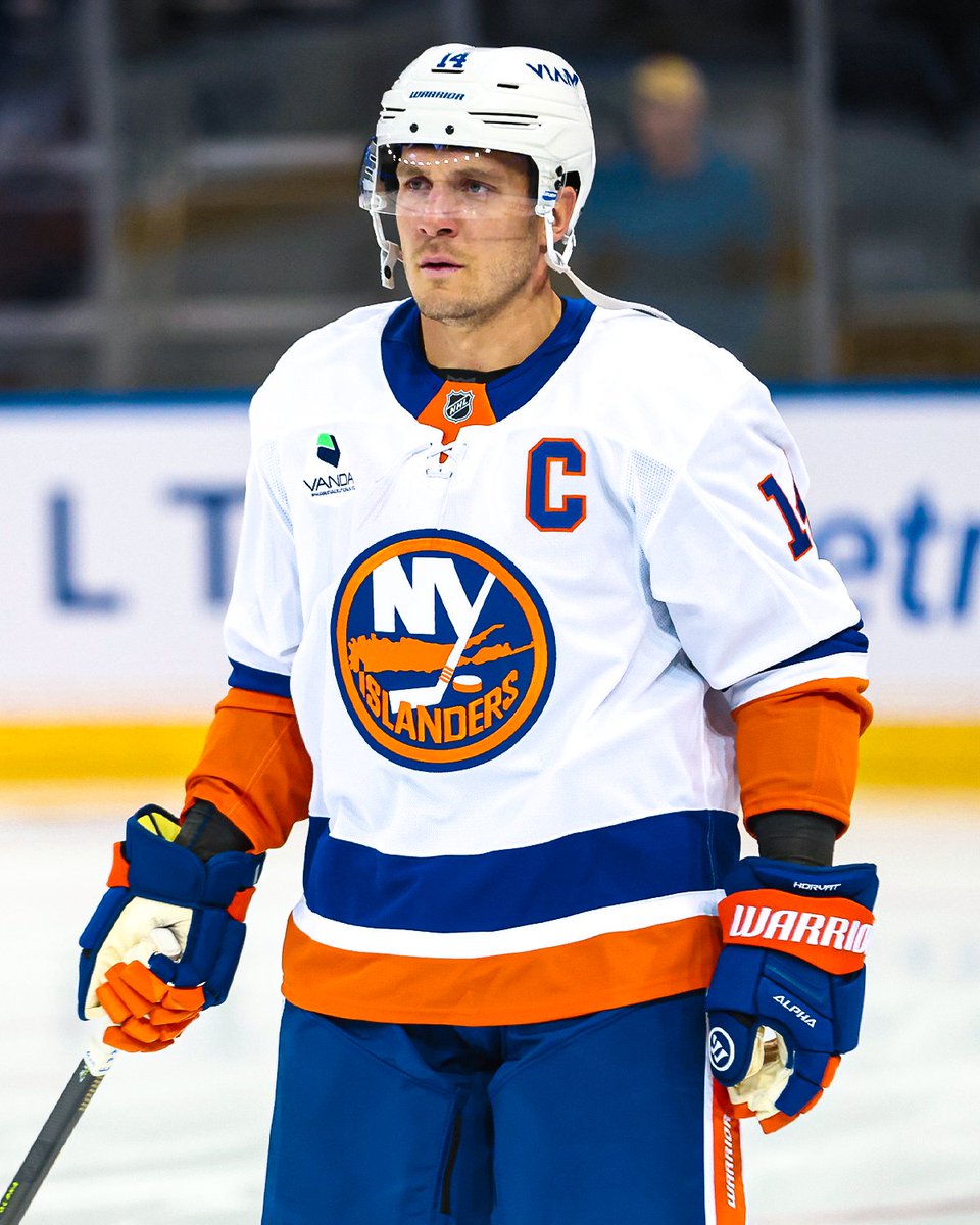 Looking good, captain! 🫡

Bo Horvat is rocking the 'C' for the first time tonight! 
 [📷](https://pbs.twimg.com/media/HS2yBAUaAAAqSUD.jpg) https://pbs.twimg.co