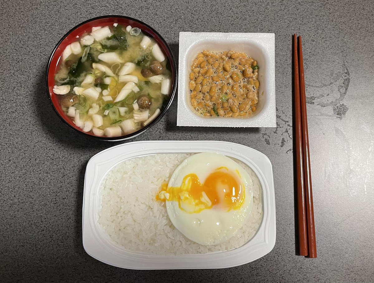 BluePeriod's tweet photo. 朝飯 https://t.co/gBEuFcpKNM