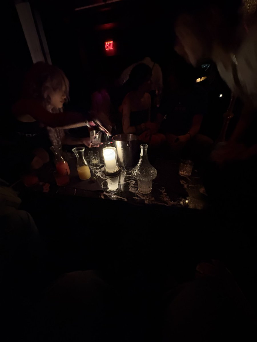 seabruja's tweet photo. drakeeeeeee im soooooo drunkkk https://t.co/2YRItrekEz