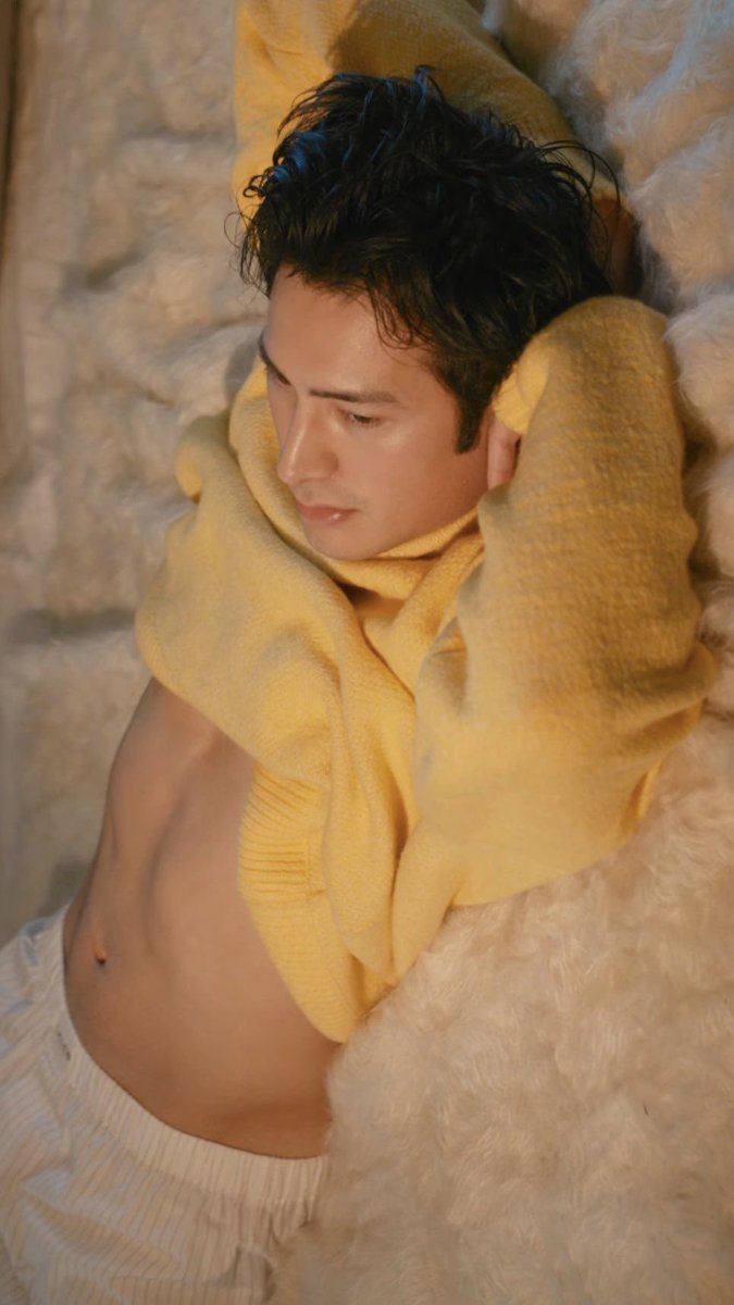 cloudhollanov's tweet photo. oh i loveee him in yellow https://t.co/prGg4WcbVQ