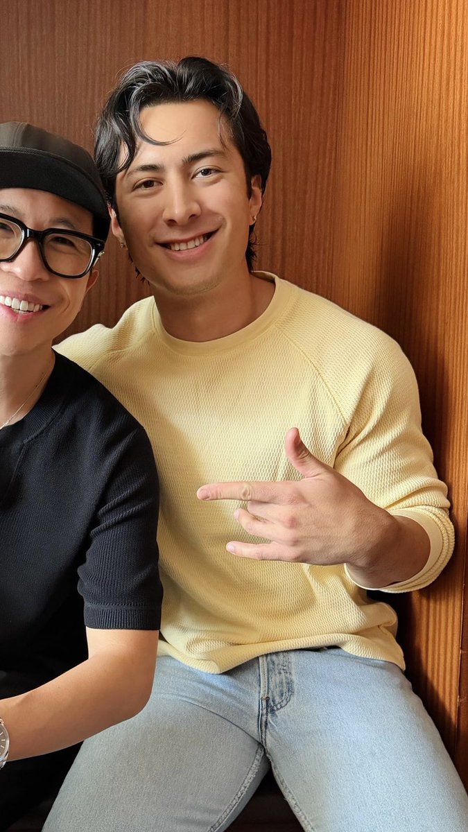 cloudhollanov's tweet photo. oh i loveee him in yellow https://t.co/prGg4WcbVQ