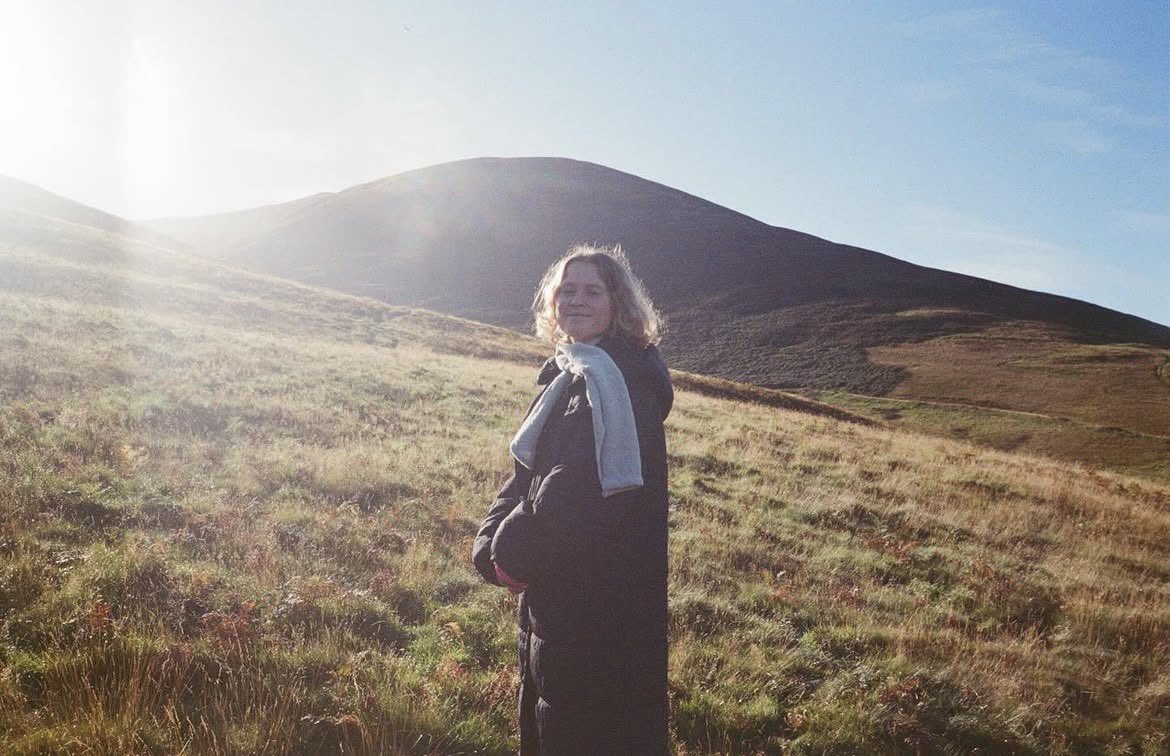 shrp0bjects's tweet photo. eliza behind the scenes of her upcoming film ‘let it come down’ !!! https://t.co/qFtJY8bh6t