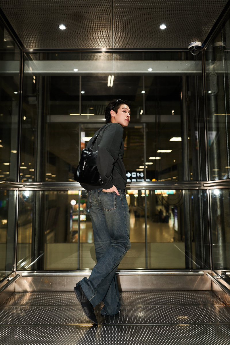 wnkkk_'s tweet photo. มิลานเรียกตัวป๊าแล้วววว👕👖👞💼

BILLKIN GLOWING IN MILAN
#GUCCISS27xBILLKIN
#BILLKINBAGUCCI
#GucciTheStoreShow
#Bbillkin
#Gucci @gucci https://t.co/jIWR2ojSqm