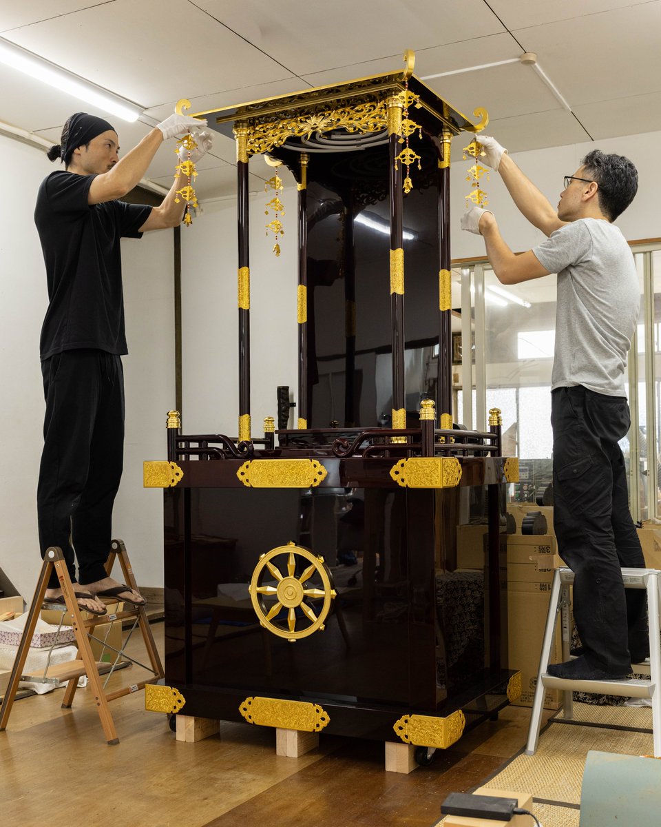 Gakyu_Miyamoto's tweet photo. 須弥壇と厨子も太子像用に制作してます。
御像を荘厳する仏具も一からデザインして作ります。
これも神仏像の世界観を表現する重要な役割。
こちらも作業大詰め💦

#聖徳太子 #須弥壇 #厨子 https://t.co/mgpd5qVDBl