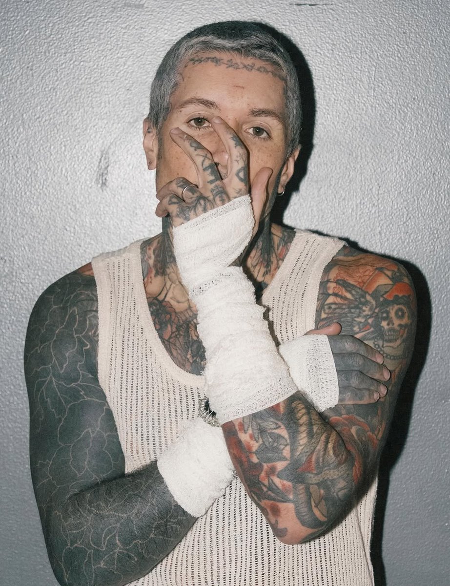 BMTH_BRA's tweet photo. Oli Sykes está no novo álbum do Xdinary Heroes ❤️‍🔥

A banda Xdinary Heroes revelou hoje a tracklist de seu novo álbum 'Impulse' e Oli Sykes apareceu de surpresa nos créditos da segunda faixa 'Give Up the Ghost'. 

Oliver escreveu, compôs e participou dos arranjos da música ao lado de Zakk Cervini, Dan Lancaster e Alex Karlsson.

'Impulse' será lançado no dia 12 de outubro.