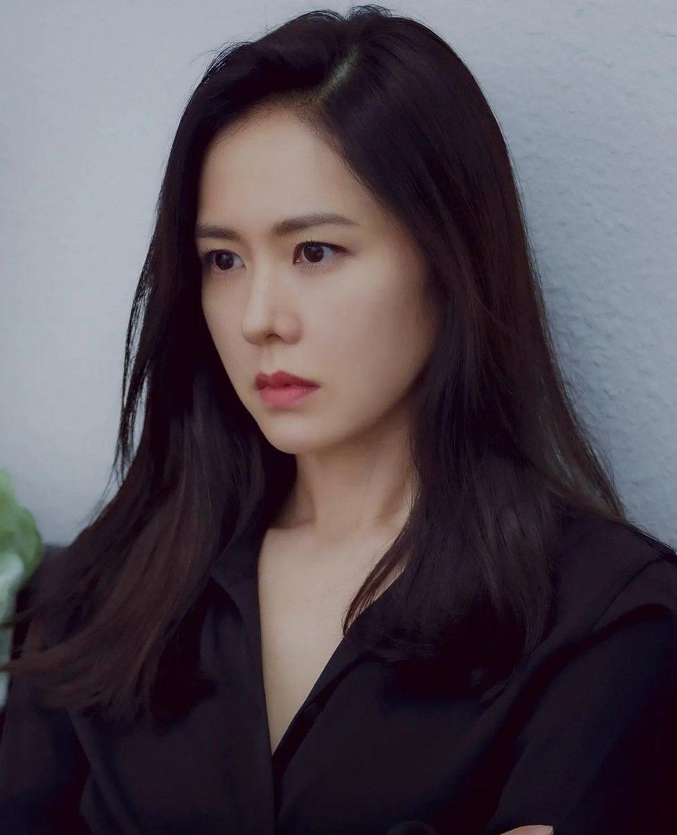 jeongjeonginuna's tweet photo. Shin So Hyun udah 2 kali jadi versi masa muda Son Ye Jin di drama.
• Masa muda Lady Cho di #TheScandal (2026)
• Masa muda Cha Mijo di #ThirtyNine (2022) https://t.co/GuRT0h5QBv