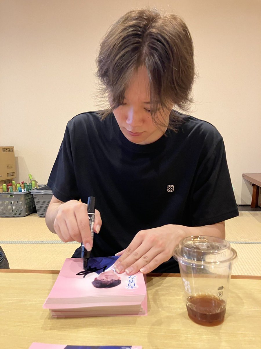 yuito45541's tweet photo. おはようございます☁️
シルバーウィーク最終日の今日は
13:00〜イオンタウン守谷での
歌唱CP🎤です✨

ちょっとスッキリしない天気ですが
気持ちは明るく！楽しく！元気に！
熱量満タンの歌唱CPにできれば…💪

皆様のお越しをお待ちしております🤗

#中村唯人
#青春みれん
#唯人の好きな昭和歌謡 https://t.co/LL7m4T3kWp
