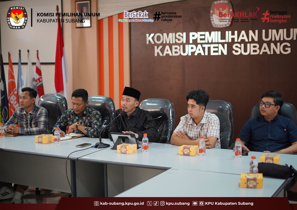 KpuSubang40202's tweet photo. #TemanPemilih, KPU Kabupaten Subang melaksanakan Rapat Koordinasi Penggantian Antar Waktu (PAW) Anggota DPRD Kabupaten Subang pada Selasa (22/09/2026), bertempat di Aula KPU Kabupaten Subang.

@KPU_ID 

#KPUMelayani https://t.co/03QckZ50nw