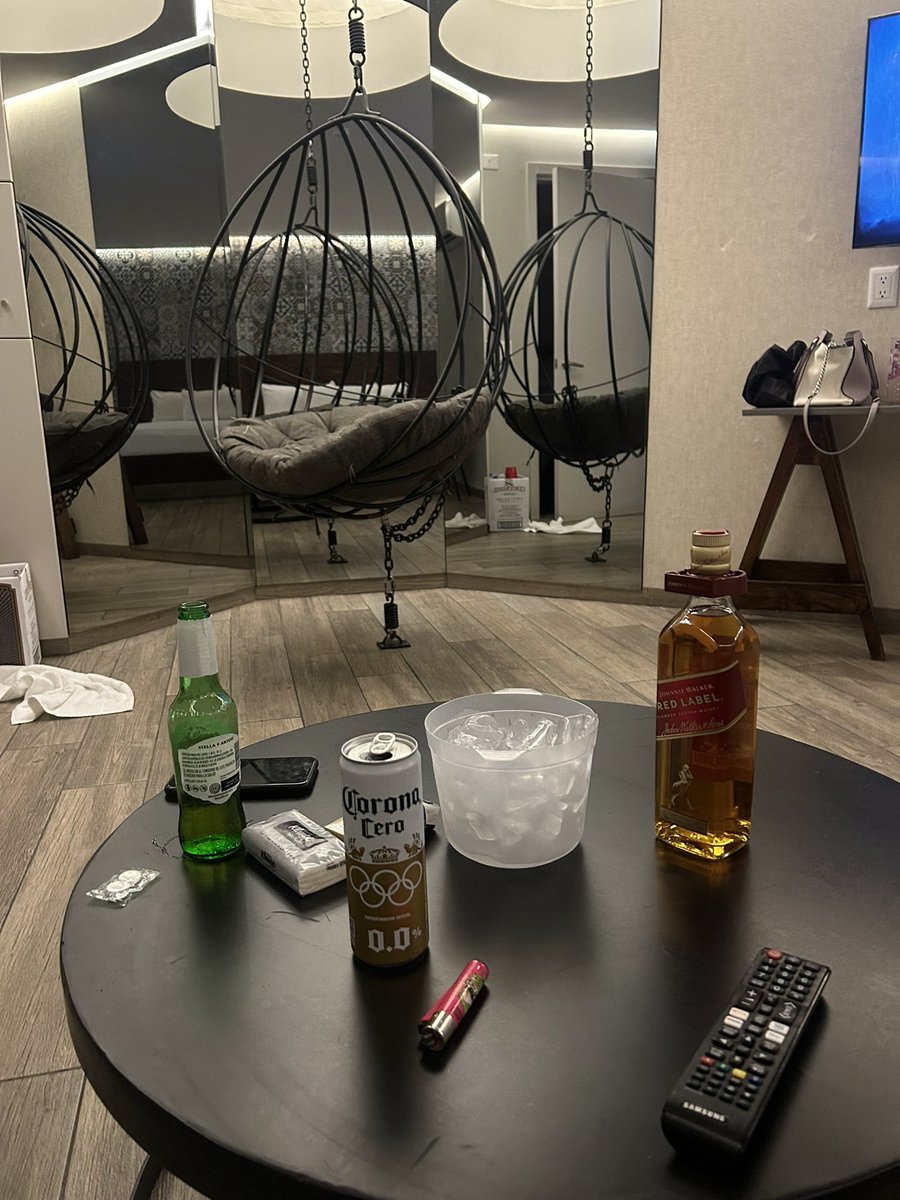 Pareja30sb's tweet photo. esperando a que lleguen la pareja
con ganas 😋 https://t.co/2yxdjNcMMC