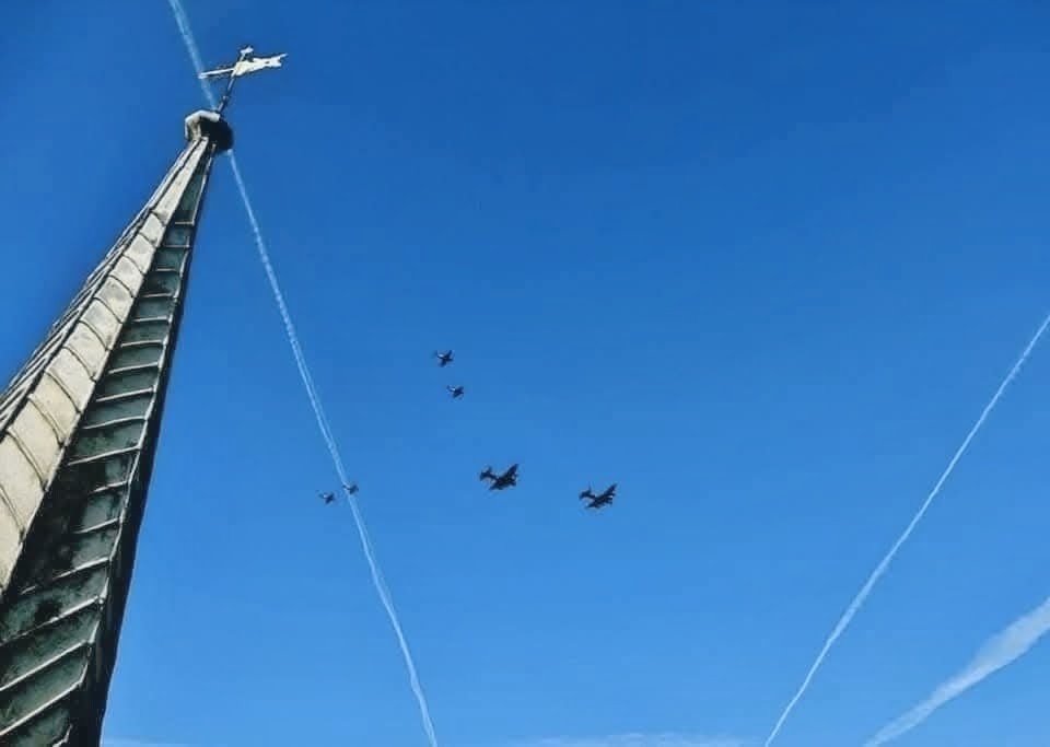 SteveJ333's tweet photo. #OnThisDay 12 year's ago.

Back to Canada 🍁 for VeRA 
(from the top of the Lincoln Cathedral) 

🙂

@CWHM @RAFBBMF @BBMFinfo   @BBCRadioLincs @LincsCathedral @seandunderdale @scottydalton https://t.co/tTV40FWlbC