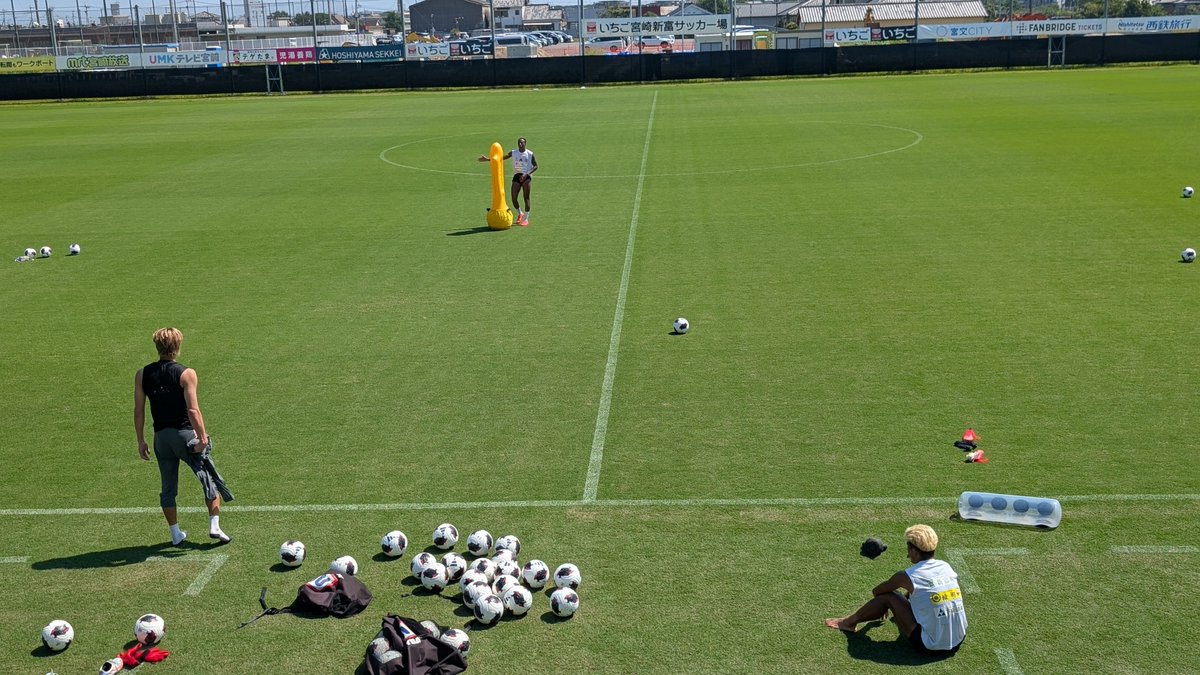 chi_1228n's tweet photo. 最後の最後まで残って練習してた
選手達…⚽
ケンチ選手も自分が納得いくまで
練習してたし…
茂木選手や長友選手も最後の最後まで…

みんな疲れてるのにサポ１人１人に
笑顔で対応してくれる選手達✨

１人１人選手の仕上がりを見て  今週末の
札幌戦が 益々楽しみになりました⚽✨

#テゲバ https://t.co/4mvt8G101d