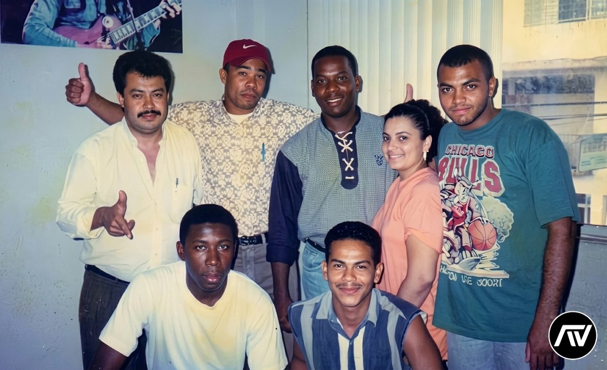 RowenaShautx's tweet photo. POR AQUÍ JUNTO A JORGE LEO RADIO CARIBE 1994. ► // LA VOZ RADIO
ESCUCHANOS EN VIVO
👉 
🔰 ► EN GOOGLE ▶️BUSCANOS COMO: Martin Ari la Voz
► // ARI TV MÁXIMO ENTRETENIMIENTO. 🔰 ► EN YOU TUBE ▶️BUSCANOS COMO: @Martinari88 SUSCRIBETE YA! ! ! ► // https://t.co/syOmzGLpu6