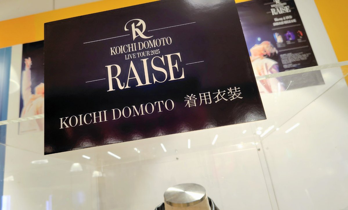 TOWER_NUchaya's tweet photo. 【KOICHI DOMOTO】
Blu-ray ＆ DVD「KOICHI DOMOTO  LIVE TOUR 2025 RAISE」本日発売📀 

魂を賭けたエンターテインメント『#RAISE』が遂に映像化‼️
※初回盤は品切れ中ですがご注文承ります

発売を記念して、衣装展、特大看板掲出、ポスタージャック実施✨
(9/28(月)まで)

ぜひご来店くださいませ💁 https://t.co/PM8heSfVbX