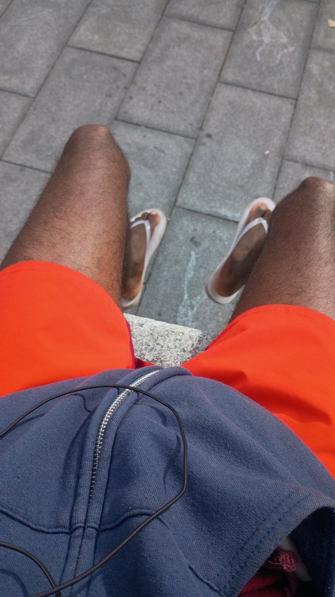 K3n_B3n's tweet photo. Summer may be over but Toes-day will always live on 🍂 😏 🕶️ 👅

#feet #autumn https://t.co/Lw1XnZVTuX