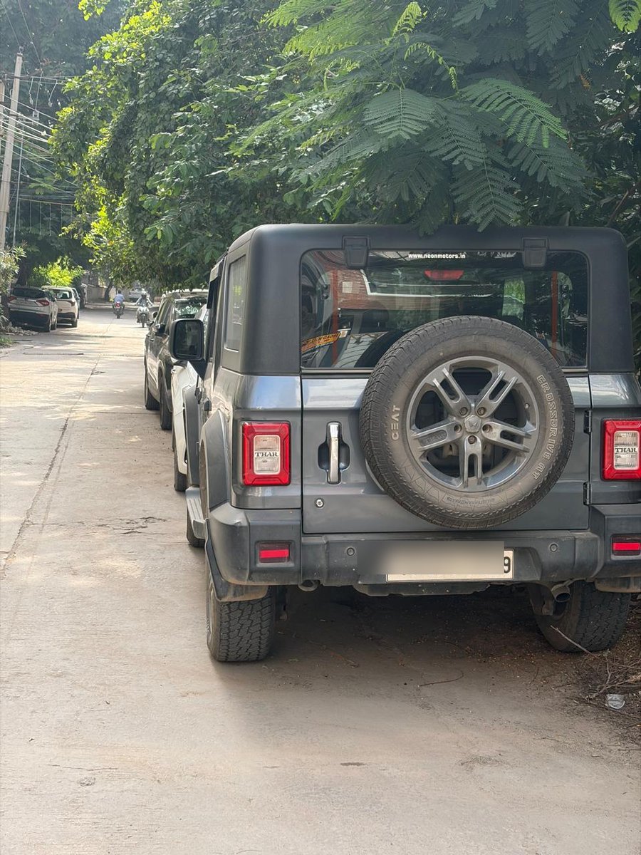 BetterSociety89's tweet photo. Severe safety risk to school children at Manikonda, KPR Colony, Road No. 17, Hyderabad. Vehicles parked on the road are blocking school buses, forcing children to walk farther through traffic and areas with street dogs. Please take immediate action and conduct morning patrolling. https://t.co/3Chp7X4O73