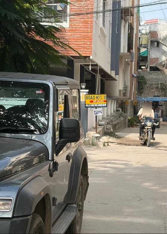BetterSociety89's tweet photo. Severe safety risk to school children at Manikonda, KPR Colony, Road No. 17, Hyderabad. Vehicles parked on the road are blocking school buses, forcing children to walk farther through traffic and areas with street dogs. Please take immediate action and conduct morning patrolling. https://t.co/3Chp7X4O73