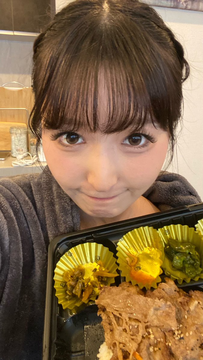 tsukino_kasumi's tweet photo. 今日のお昼ご飯はカルビ弁当っ‼️

うまっっ https://t.co/HcWLJaUY6c