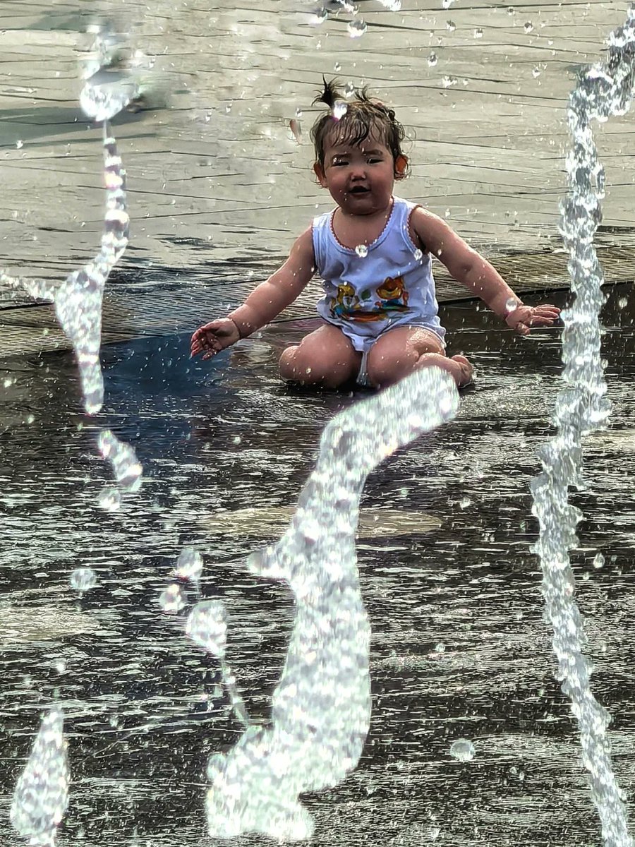 VashtiSheweq's tweet photo. Жара в пятницу в Москве! 🤗💦💦
А обещали ливни, грозы, град! 😀
Всем хороших выходных, друзья! 😍✋
Какая у вас погодка? 😉 https://t.co/zbT0m5wnOf