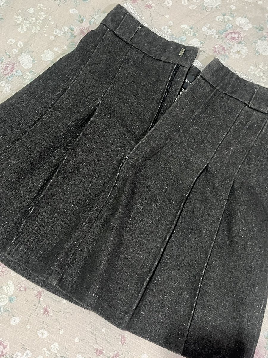 kxxbei's tweet photo. ปล่อยต่อกระโปรง beming XS 300 รวมส่งค่ะ
ไม่เคยใส่ ไม่มีตำหนิ สภาพดี 100%
#ปล่อยต่อ #เสื้อมือหนึ่ง #เสื้อมือสอง #ปล่อยต่อเสื้อผ้า #beming #bemingbkk https://t.co/Yj3PSrpWuZ