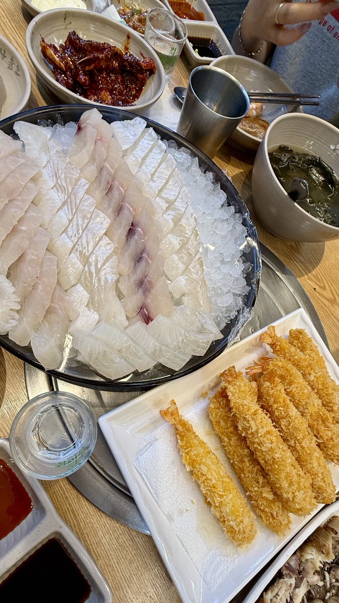 O535201124's tweet photo. 이미 연휴시작했고 담주화요일까지 쉰 당 !! ♡ https://t.co/KU7tjdaHNh