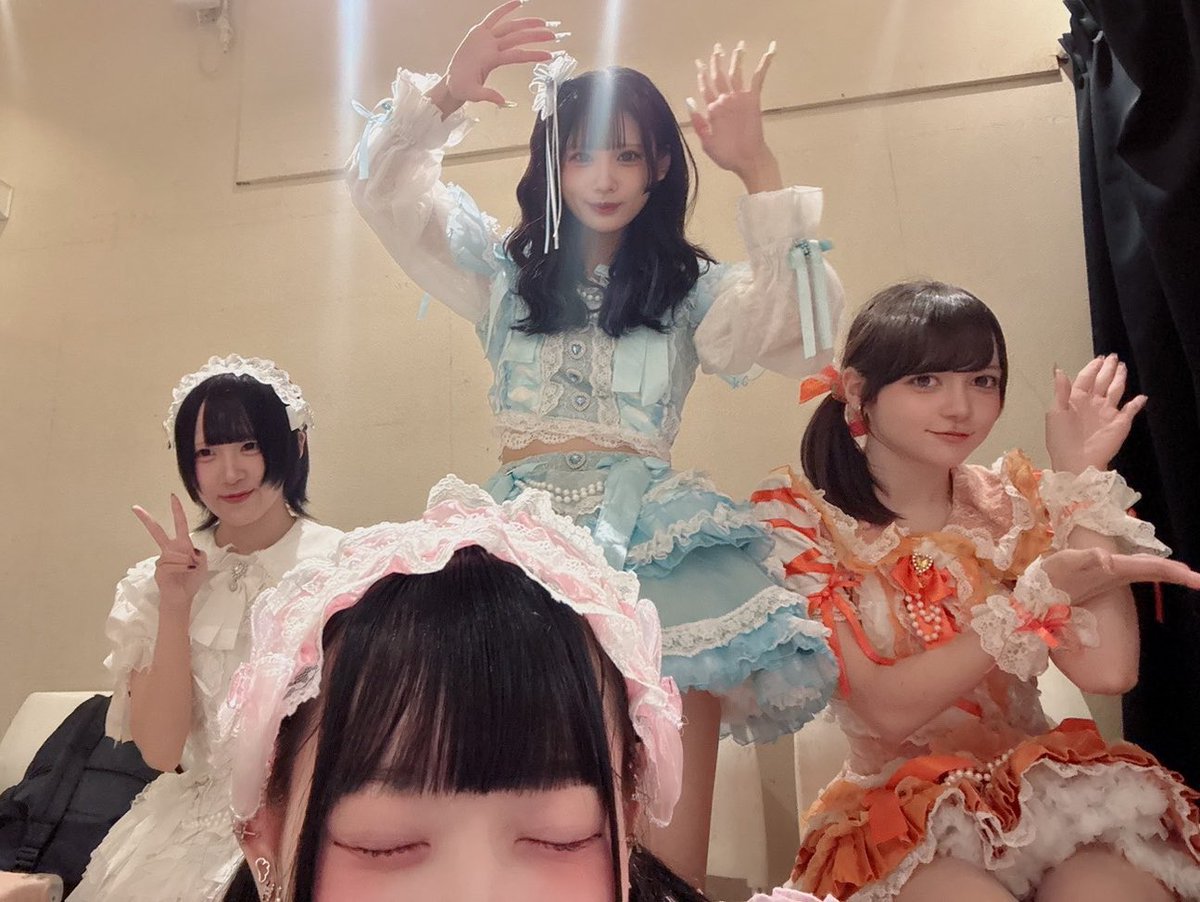 maisonlily1's tweet photo. 本日は新宿Zirco Tokyoさんありがとうございました✨️✨️
朝早いand雨降ってきたー😱のに来てくれてありがとうね🧡
5曲披露できてハッピー🤩

次は秋葉原ZESTさんで14:05~です！まってるね🌟

ゆりぞー🍊🐘 https://t.co/TBIsbHu0FC