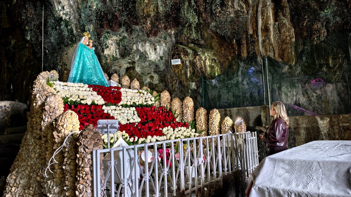 SRIoficialEc's tweet photo. Turismo que genera oportunidades para Ecuador.

@AlexaNavarreteR, directora del SRI, visitó la Gruta de La Paz, en el cantón Montúfar, para conocer de cerca el potencial turístico de este territorio y la dinámica que existe alrededor de uno de nuestros destinos icónicos.

🧵⤵️ https://t.co/cJ7hK7vbjN