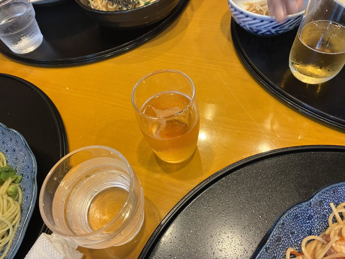 kengo_tank's tweet photo. #瞬間写真1230 お彼岸なのでお墓参り。ランチが雨でも混んでる。 https://t.co/zT1eBesfCn