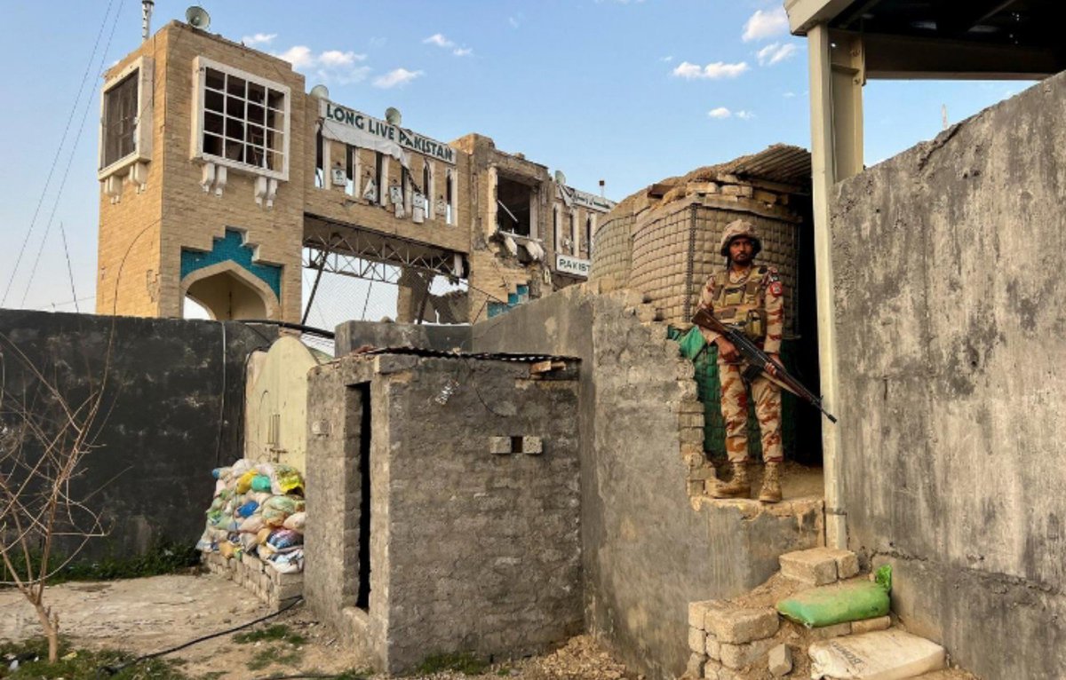 Akkhans1a's tweet photo. Tensions along the Pakistan–Afghanistan border remain a major regional story, with reports of military action and civilian casualties https://t.co/DjAWHpYwdu