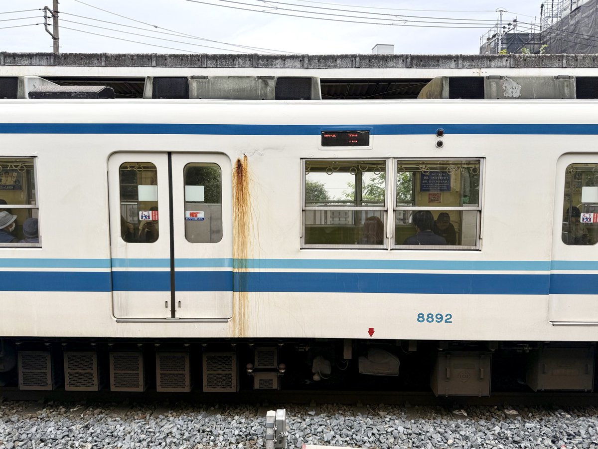 hiloncar14_703's tweet photo. 老体に鞭打ちすぎたのかそろそろ検査切れなのか知らんけど、ここまでくると走らせ続けるよりも寧ろさっさと廃車にしてあげてって思っちゃうレベル😢 https://t.co/2HNf27A6IV